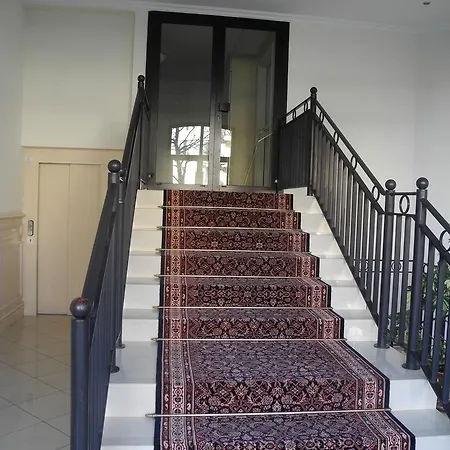Apartment Standing Chartrons *