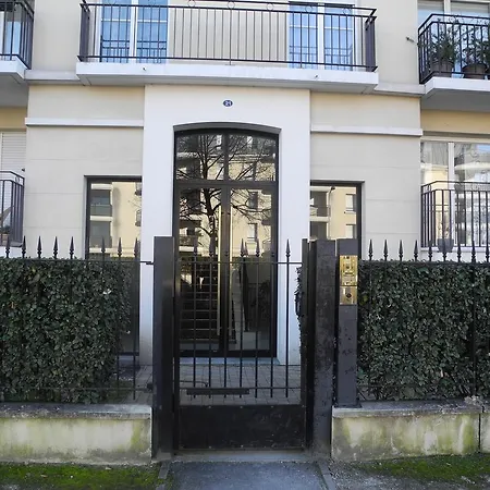 Standing Chartrons Apartment *