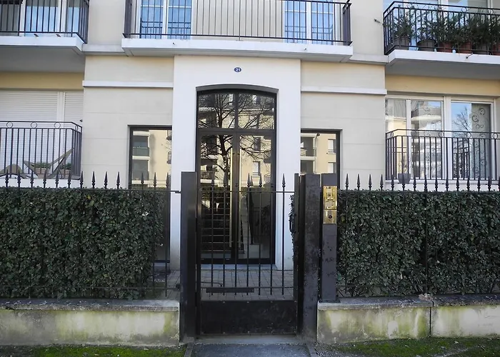 Standing Chartrons Lägenhet *